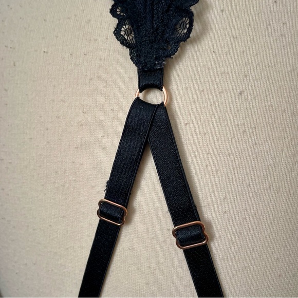 Savage X Fenty Black Lace Bra Bralette Plunging V-Neck and Wide Straps Large? - Picture 4 of 6
